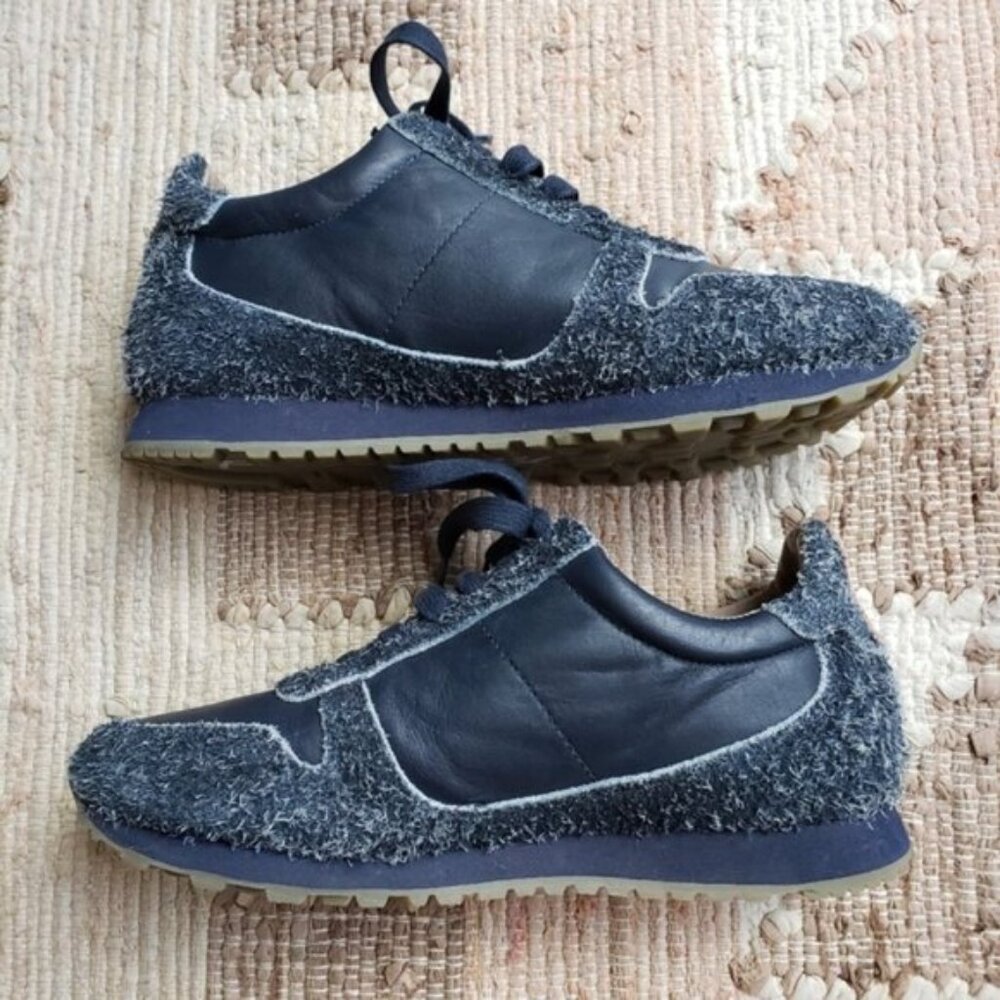 Califortunate Speedway Run Eyelash Fuzzy Leather Sneakers size 8 Navy Blue - Picture 4 of 15